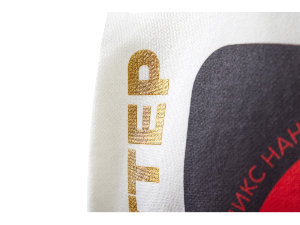 Печать с блестками на одежде Печать с блестками на одежде